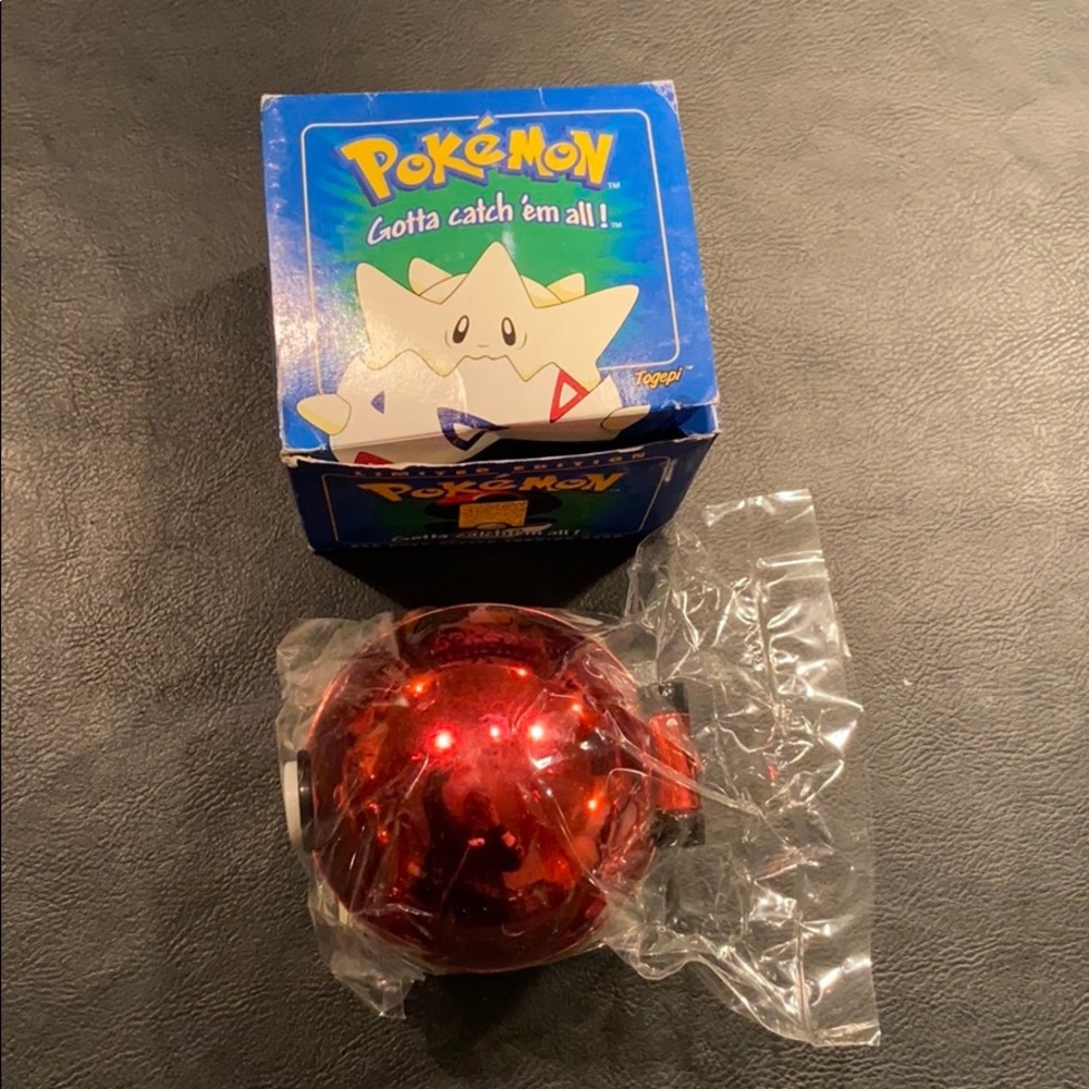 VINTAGE 1999 Pokémon 23kgold card and ball SEALED